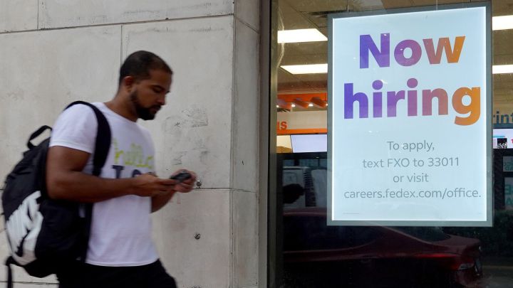 What is the minimum wage in California 2022?