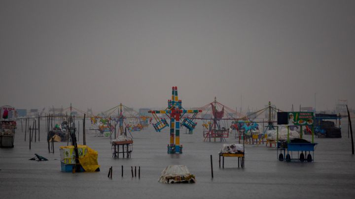 How much will the sea level rise by 2050?
