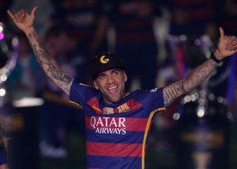 Barcelona to hold talks with Dani Alves over possible return