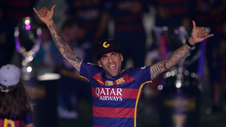Barcelona to hold talks with Dani Alves over possible return