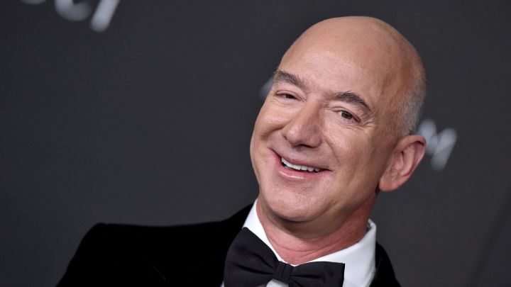 What is Jeff Bezos' net worth? How much money does he make?