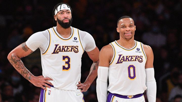Lakers vs Bucks Preview: two favorites in crisis