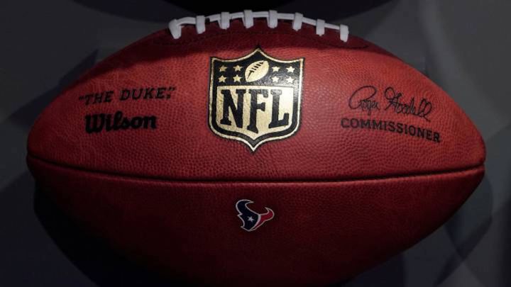 What stops the clock in the NFL? What are the rules regarding ball out of bounds?