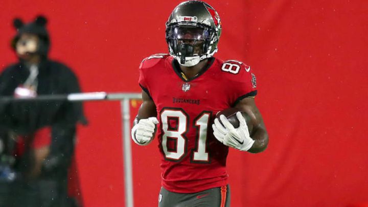 Tampa Bay Buccaneers WR Antonio Brown has been banned for three games, after an NFL investigation into his alleged falsification of covid-19 vaccine status.