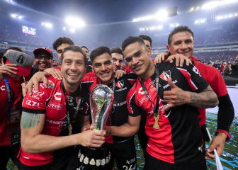 After 70 years Club Atlas wins the Liga MX trophy