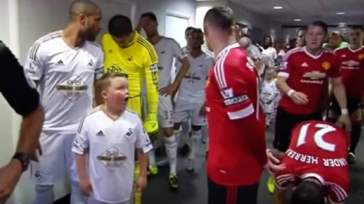 10 niños que flipan en colores cuando conocen a sus ídolos futbolistas