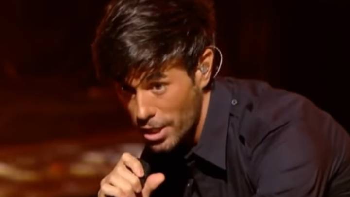 Enrique Iglesias se vuelve a pelear con el 'playback'