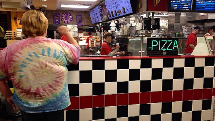 Un hombre conduce 9 horas para ir en busca de la pizza de McDonalds