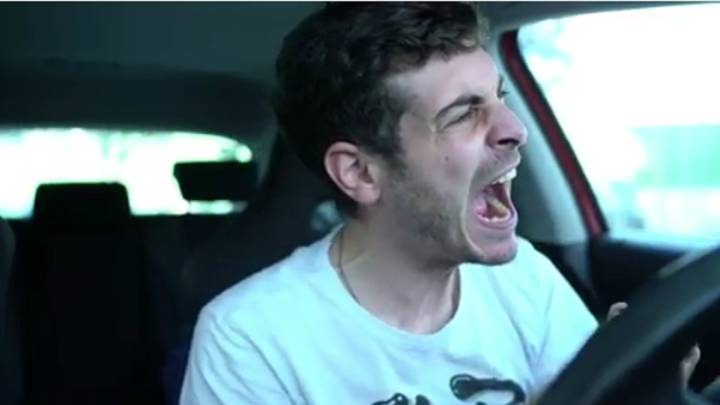 Cuando te emocionas cantando en el coche: versión extrema