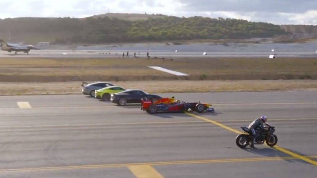 Una Kawasaki ninja contra un F1, un Tesla y un caza: ¿cuál será más rápido?
