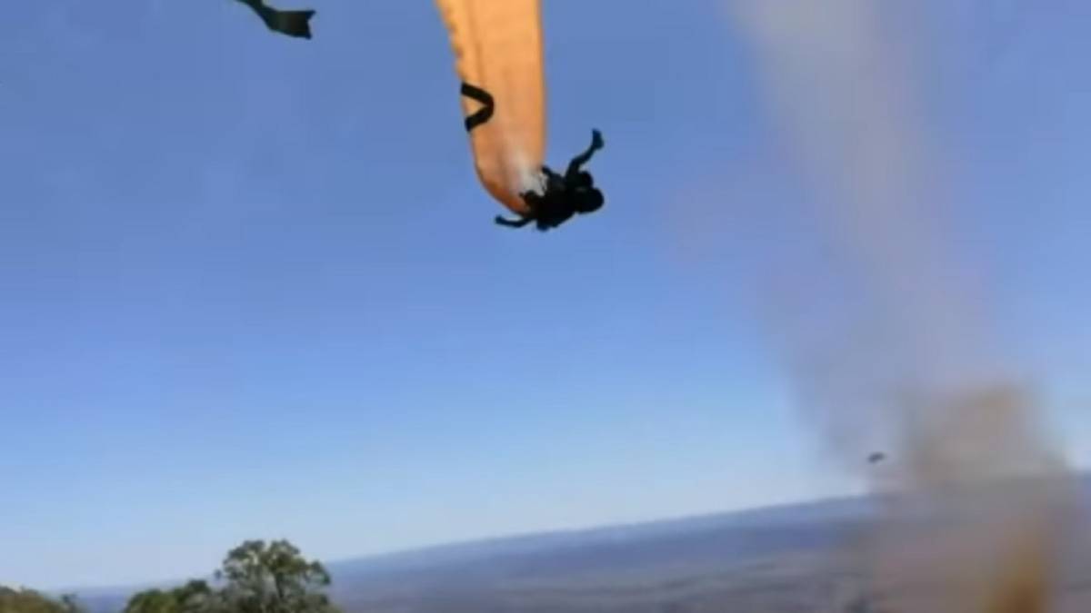 Un parapente y un remolino de arena: todo lo que hace falta para ponernos la piel de gallina