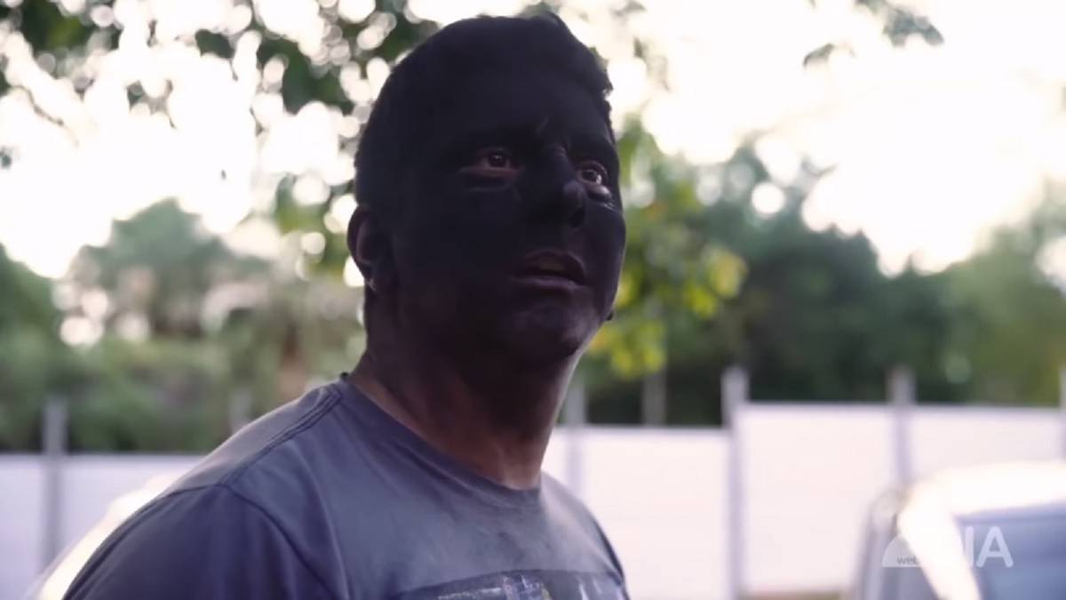 Meter la cabeza en un saco de carbón, el nuevo reto tan viral como peligroso