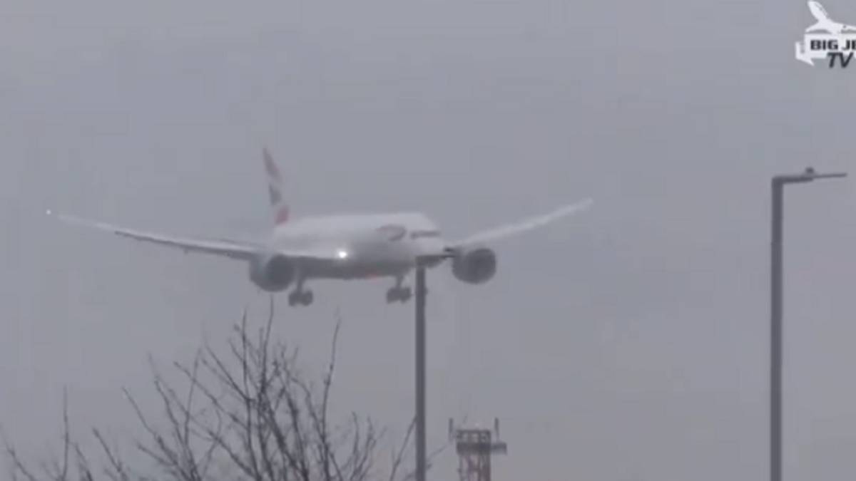 Este aterrizaje en medio de una tormenta hará que te rías de las turbulencias