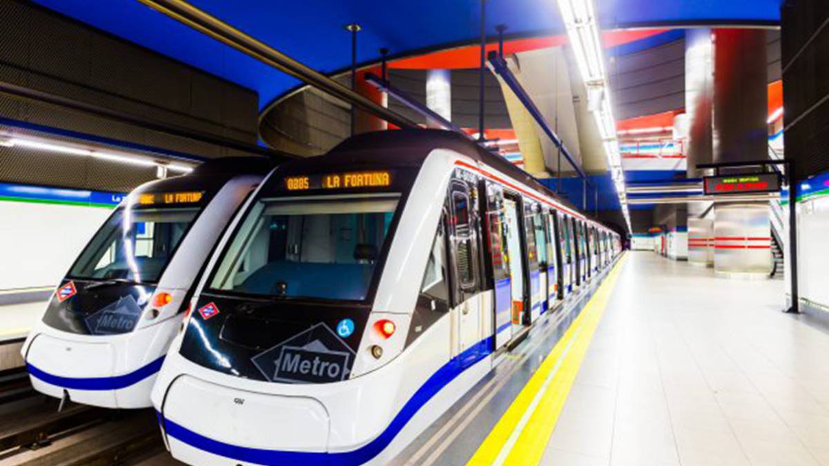 La historia de una joven en el Metro de Madrid que emociona a Twitter