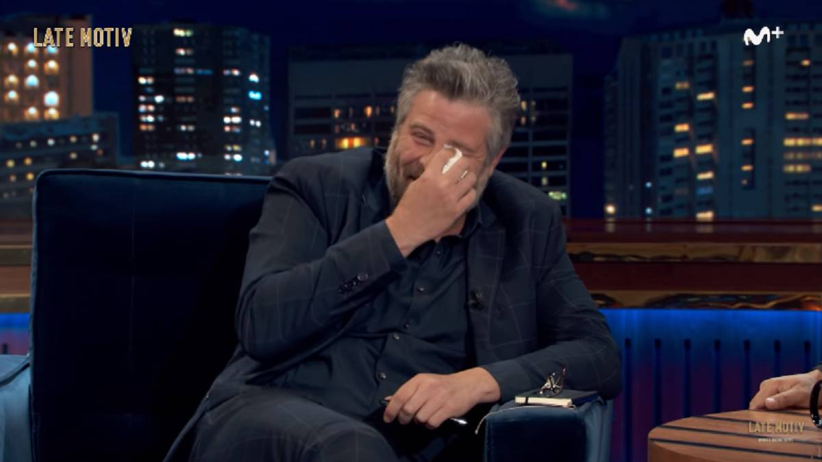 Raúl Cimas estalla en risas tras presentar su nuevo episodio de 'Juancar, ¿qué te pasa?'