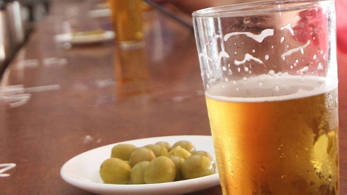 El cartel ‘amenazante’ de un bar de Murcia que arrasa en Twittter