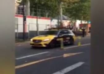 El viral del mes: un radar haciendo estragos entre los coches de equipo del Tour