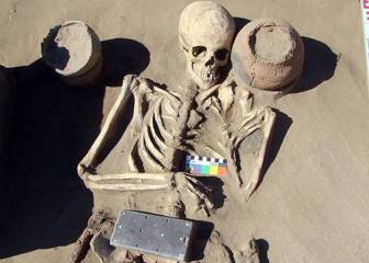 Arqueólogos encuentran un curioso ‘iPhone’ de 2.100 años de antigüedad