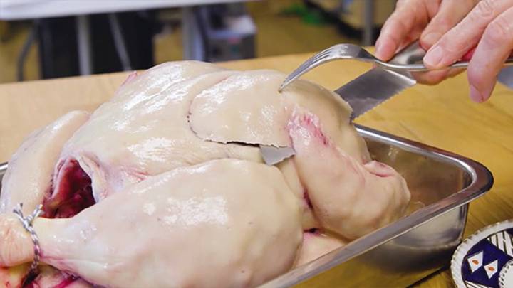 Este plato con apariencia de pavo se trata en realidad de una tarta