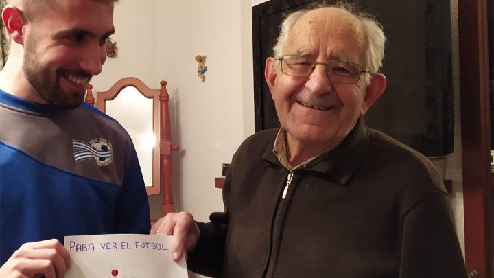 El dibujo viral de un nieto a su abuelo para que pueda ver el fútbol en televisión