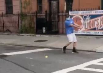 Otra rara escena por las desiertas calles de Nueva York