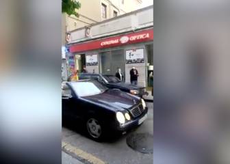 El video que impacta a España: ¡protestó en un descapotable!