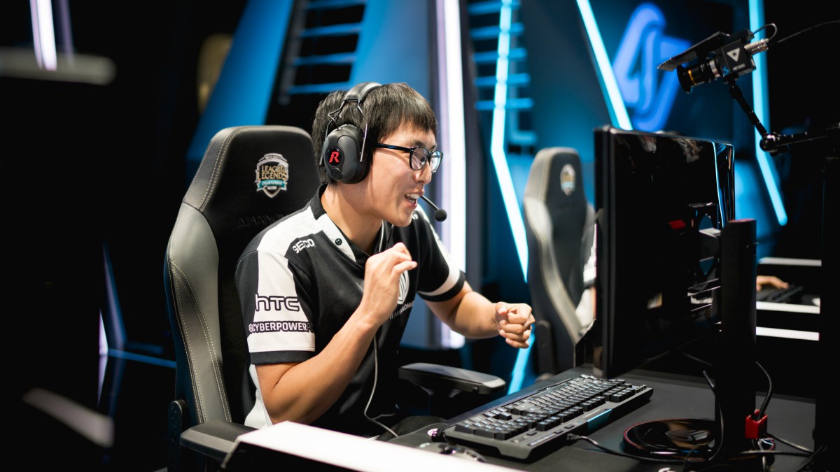 TSM vs Counter Logic Gaming in the 2016 Summer Semifinals of the North American League of Legends Championship Series (NA LCS) Summer Split at the NA LCS Studio in Los Angeles, California, USA on 21 August 2016.