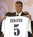 Zidane ya es jugador del Real Madrid