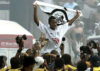 El Santos de Robinho gana el campeonato brasileño