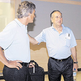 Nihat y Forlán, las armas para buscar la remontada Nihat y Forlán, las armas para buscar la remontada