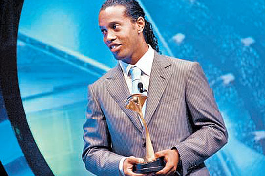 La UEFA escoge como el mejor a Ronaldinho