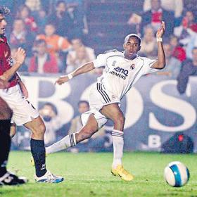 Robinho: "Ahora soy muy feliz con mi fútbol" Robinho: "Ahora soy muy feliz con mi fútbol"