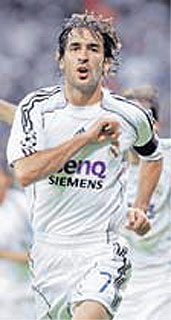 Raúl cumplió ayer 12 años desde su debut con el Madrid