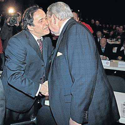 Blatter hace campaña a favor de Michel Platini