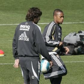 Robinho amenaza con salir del Real Madrid y buscar otro club Robinho amenaza con salir del Real Madrid y buscar otro club
