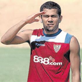 Alves cuesta 42 millones y el Madrid se lo piensa Alves cuesta 42 millones y el Madrid se lo piensa