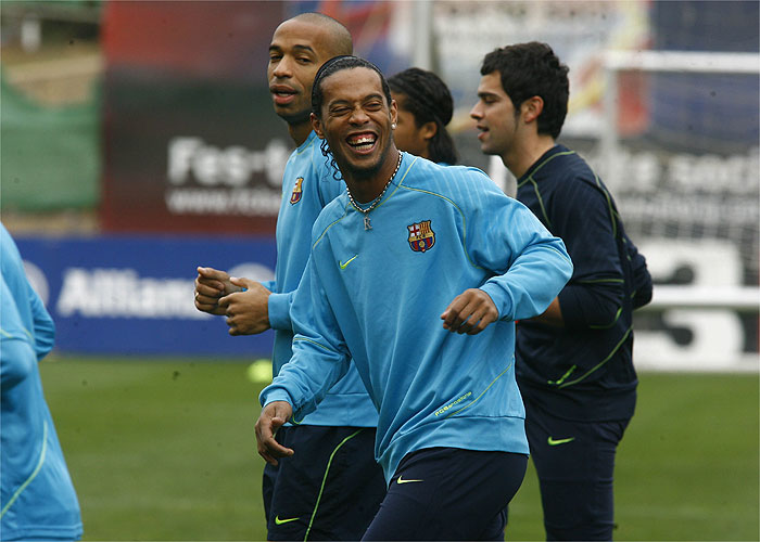 Rijkaard: "Ronaldinho necesita tiempo"