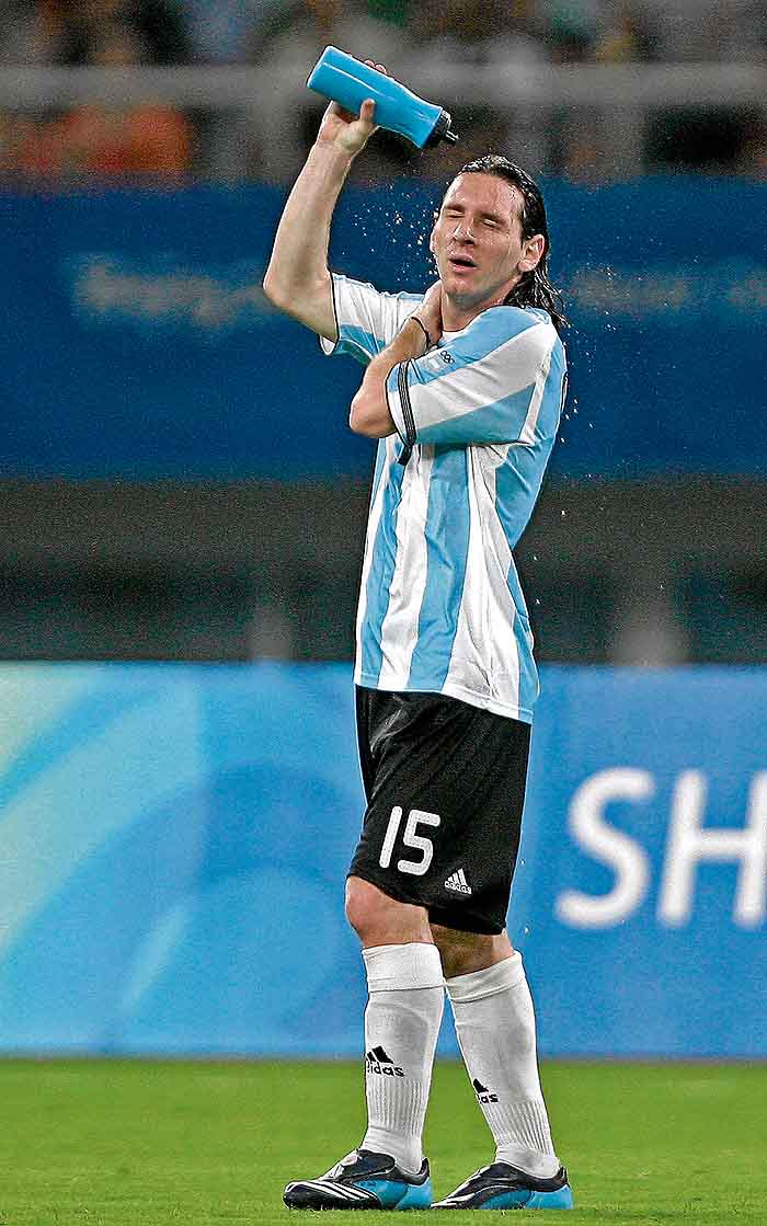 Messi se queda en Pekín a cambio de prestaciones