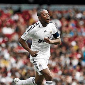 Robinho exige 5 millones 'limpios' para quedarse Robinho exige 5 millones 'limpios' para quedarse