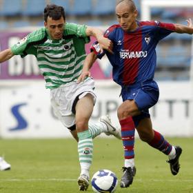 El Eibar gana al Racing por penaltis en el Homenaje a Alberto Ormaetxea El Eibar gana al Racing por penaltis en el Homenaje a Alberto Ormaetxea