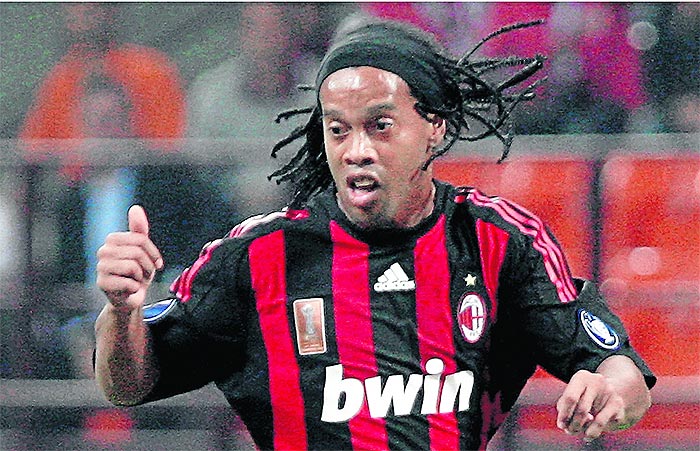 Con Ronaldinho y Shevchenko, el Milán va de mal en peor