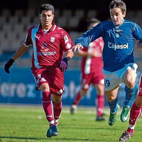 Momo conduce al líder ante un alocado Tenerife Momo conduce al líder ante un alocado Tenerife