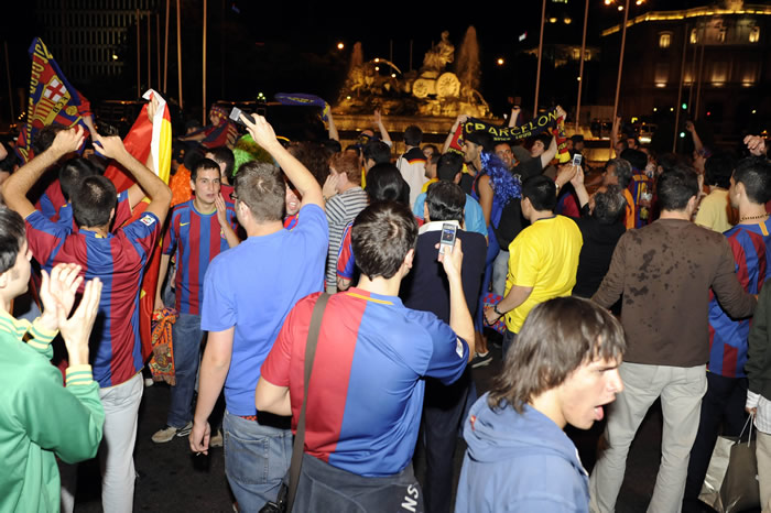 Fiesta culé en Cibeles: insultos a la diosa, al Madrid y a Guti