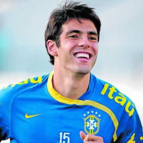 Kaká firmó contrato con el Madrid hasta 2015 Kaká firmó contrato con el Madrid hasta 2015