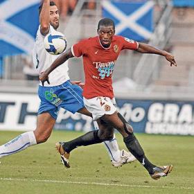 Diop se va al Racing y el Nàstic ingresará 1'5 'kilos' Diop se va al Racing y el Nàstic ingresará 1'5 'kilos'