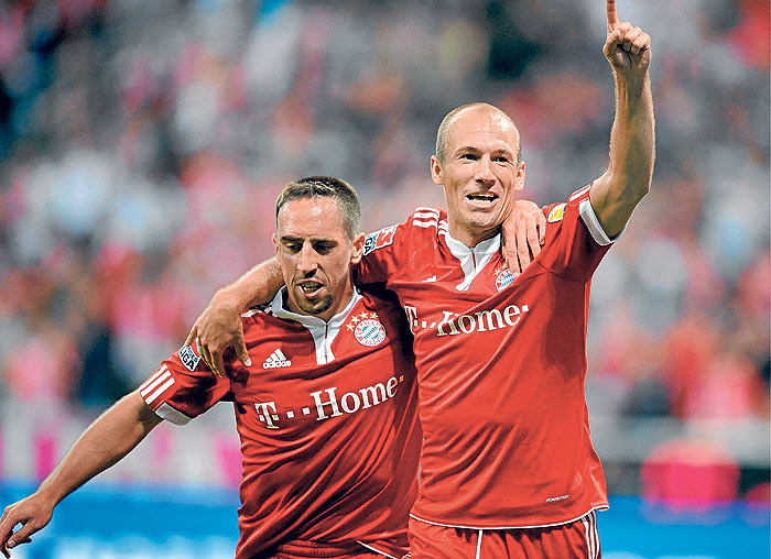 Robben debutó con dos goles a pases de Ribéry