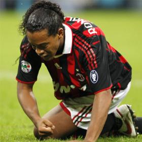El Milan se plantea multar a Ronaldinho por sus salidas nocturnas El Milan se plantea multar a Ronaldinho por sus salidas nocturnas