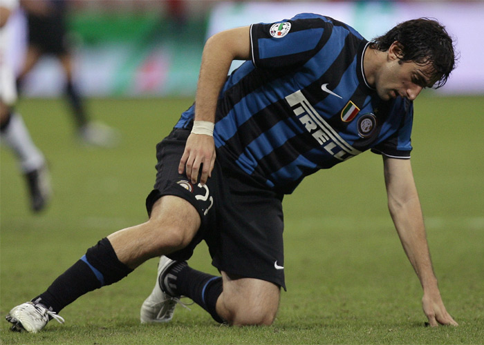 Lucio y Milito, lesionados en su partido con Inter