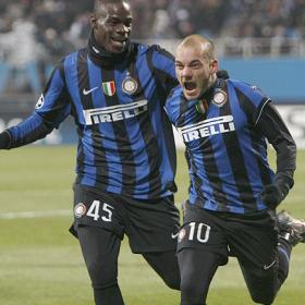 Milito y Sneijder rescatan al Inter en Kiev Milito y Sneijder rescatan al Inter en Kiev