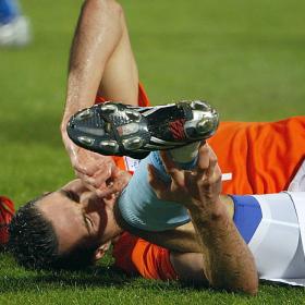 Wenger: "Vamos a pedir una indemnización por la lesión de Van Persie" Wenger: "Vamos a pedir una indemnización por la lesión de Van Persie"